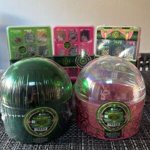 Wicked Glass Decor In Pink & Green includes 3 Wicked Beading Kits. New.